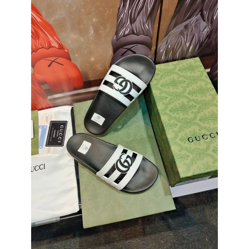 G*u*i slippers